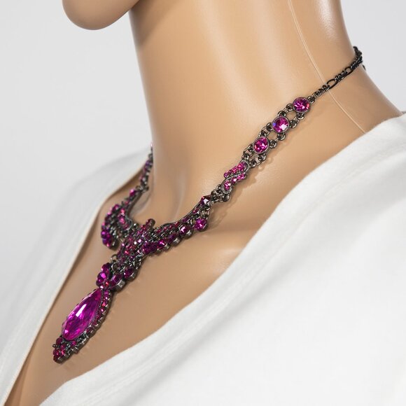 POFJ Rhinestone Necklace With A Dangling Faux Gem Surrounded By Smaller‎ Ones - Picture 2 of 11